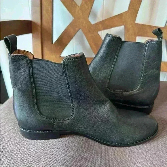 Frye Carly Chelsea Black Boots worn once please see the image - Picture 3 of 10